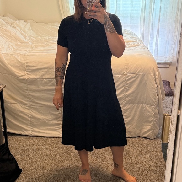 Zara Dresses & Skirts - Zara Black Short-Sleeve Fit-and-Flare Midi Dress